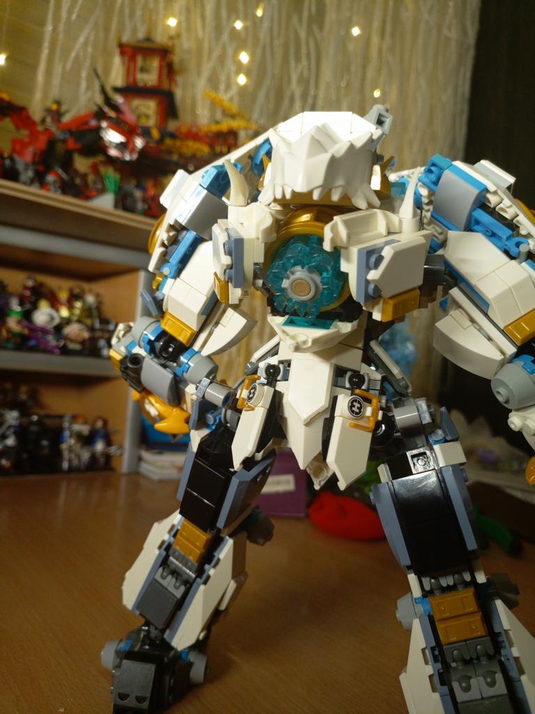 GiHi008's tweet photo. My upgrade of the Zane titan mech 
I mostly worked on his upper body, because his legs aaaaaare 
I like this model very much,also it have a cool jetpack on his back 
#LEGO #legoninjago #Mecha https://t.co/LRAYFqiTtF