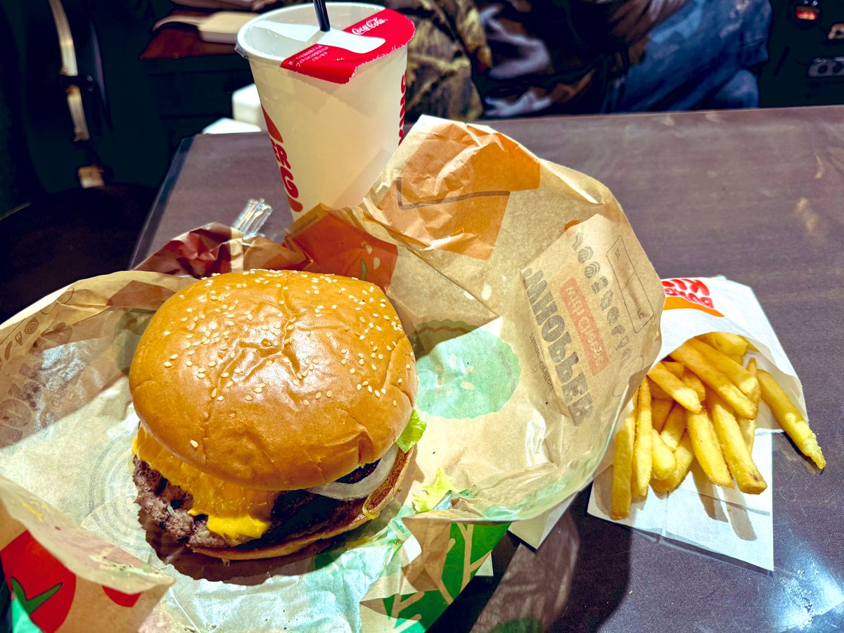 バーガーキング人生で一番大きな注文をしました。
トリプルクアトロチーズワッパーLLセット🍔