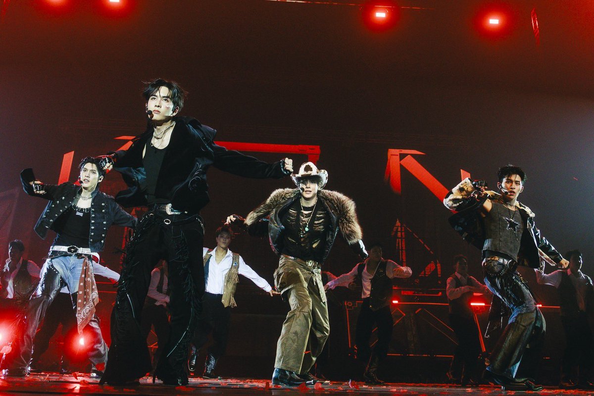 JASP_ERofficial's tweet photo. หาทางกลับจากอิมแพคกันได้ยังครับ🥰😎😘🌹

📍IMPACT ARENA, MUANG THONG THANI

#JASPER
#RISERCONCERT
#RISERMUSIC https://t.co/PmfMGe7TQC