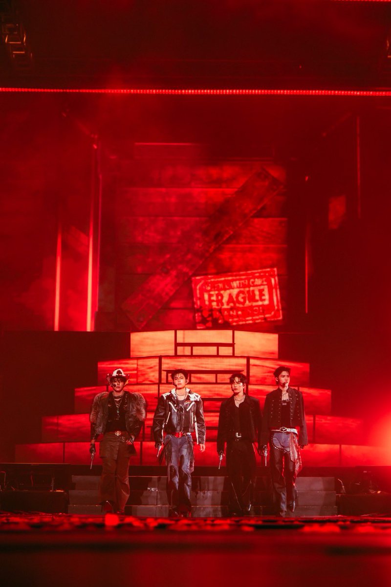 JASP_ERofficial's tweet photo. หาทางกลับจากอิมแพคกันได้ยังครับ🥰😎😘🌹

📍IMPACT ARENA, MUANG THONG THANI

#JASPER
#RISERCONCERT
#RISERMUSIC https://t.co/PmfMGe7TQC