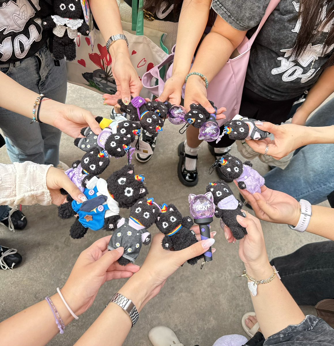 เตนล์เดินผ่านไปสามรอบเมนเตนล์ก็ไม่เห็นหรอกเพราะ5555555555 อยู่อย่างงั้นนนน