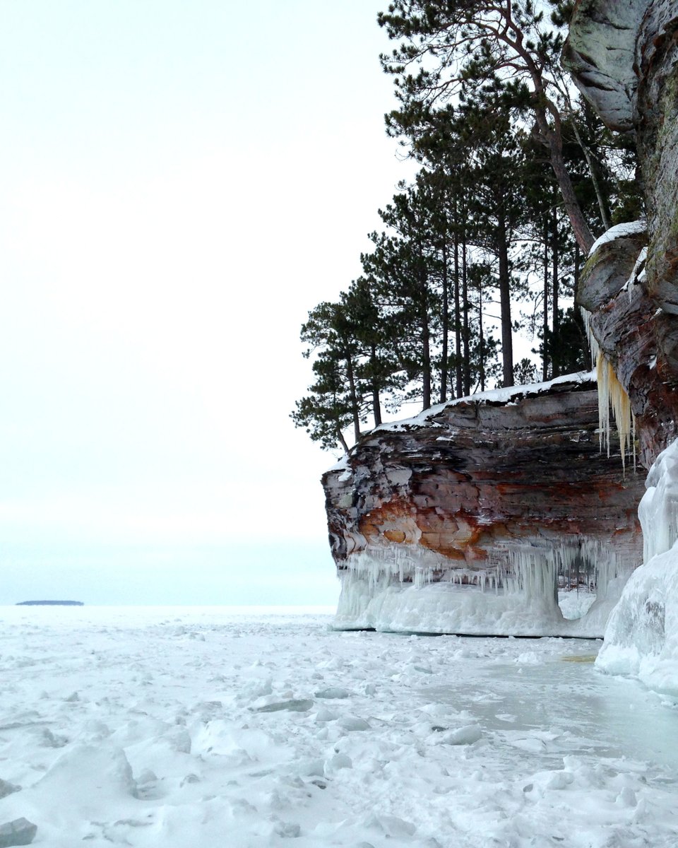 Bayfield_WI's tweet photo. Ice Caves Update: OPEN ❄️ (2/16/26)

The mainland ice caves at Apostle Islands National Lakeshore are open beginning at 8:30 am today.

Plan for a 2+ mile round-trip hike on lake ice. No on-site parking at Meyers Beach — shuttle required.

Trip planning details + updates: https://t.co/vhIHMGNIsf