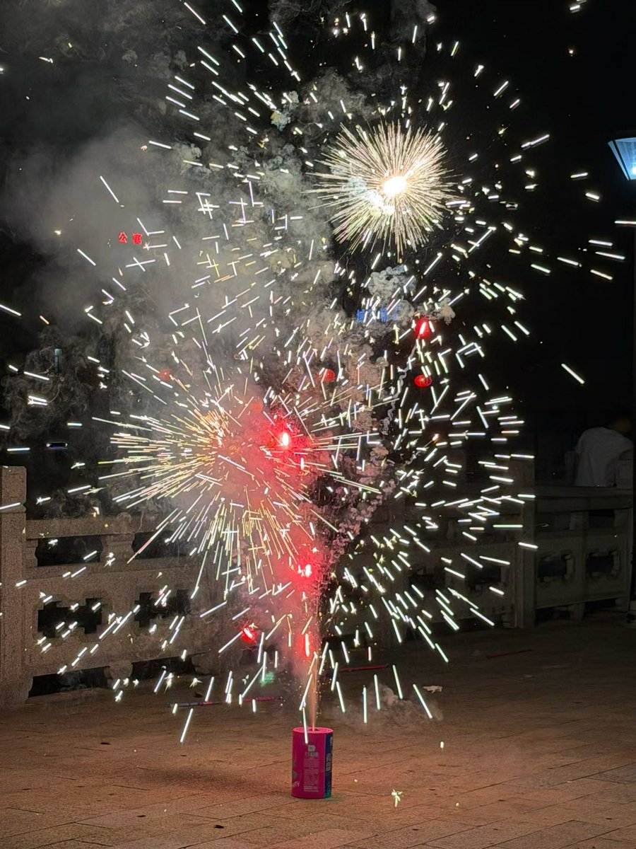peipeipeipeige's tweet photo. 祝我的粉丝新年快乐🎆马上有钱！啦啦啦啦啦～ https://t.co/EmPcladtqd