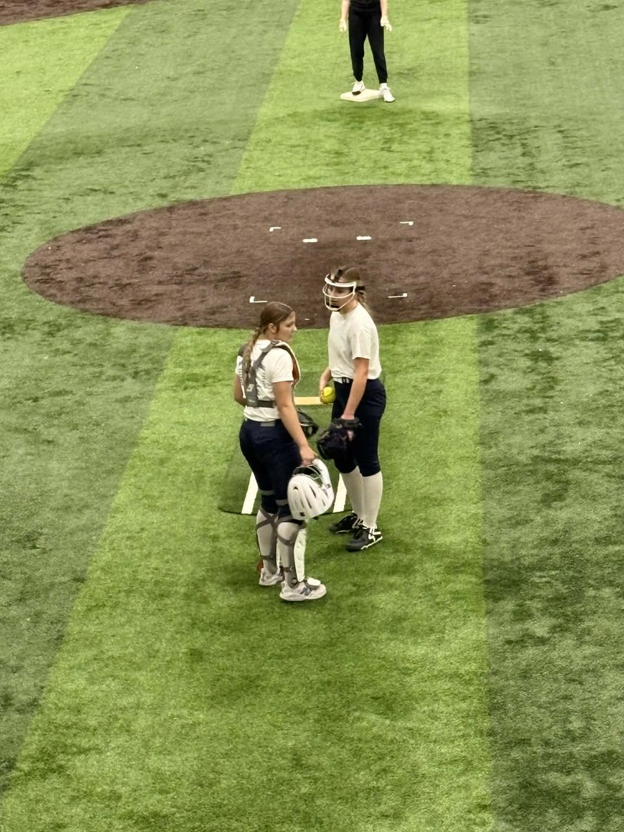 Adleah_Gerber's tweet image. Catching highlights from this weekend! I enjoy being behind the plate, and love it even more when I get to catch for my best @Alexisleavitt34 
#2030grad #catcher #Besties #fastpitchsoftball