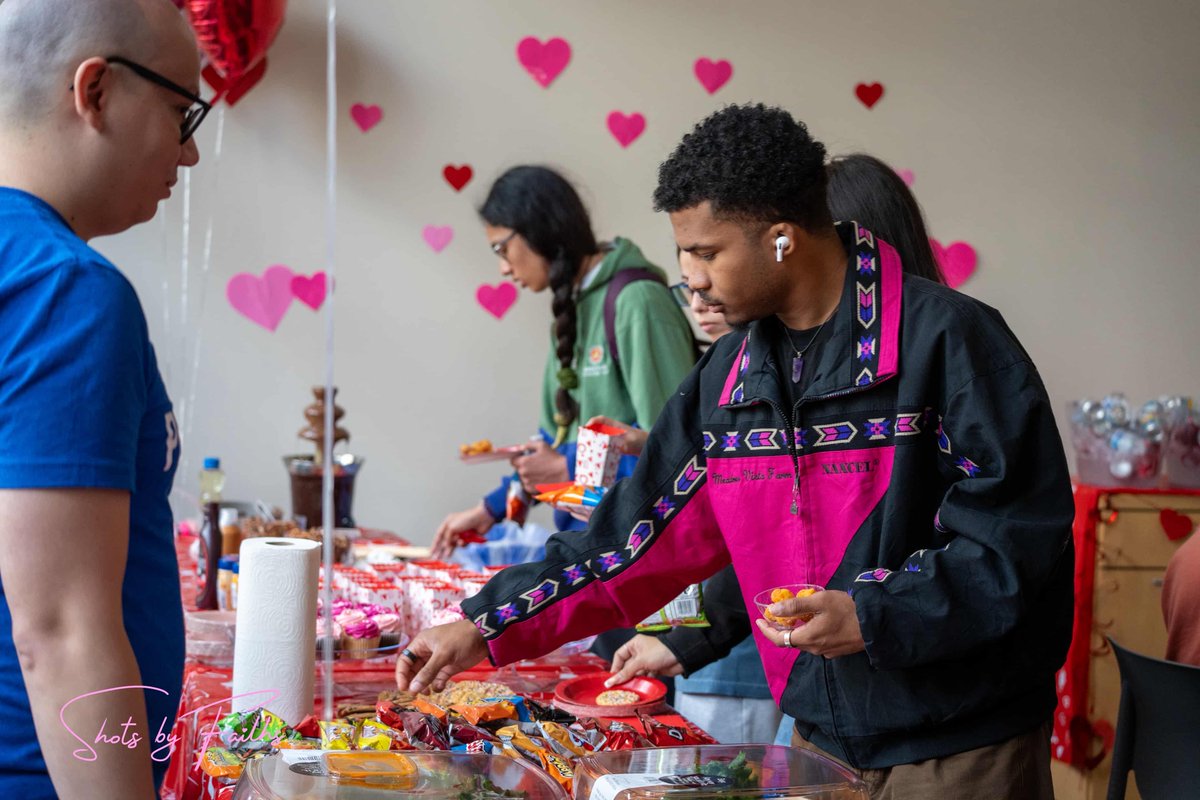 BrowardCollege's tweet image. Last week was all about friends, sweets, and good vibes 💌✨💖 Peer Mentoring knows how to throw a vibe!  

#BCProud #VDay #FriendshipGoals 

Credits: Brianna Bender