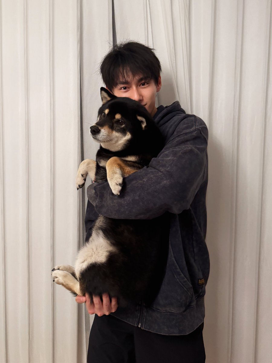 พาลูกๆมาฉลองปีใหม่กับทุกคน~

#WangZhuoCheng #MariusWang
#วังจั๋วเฉิง #汪卓成