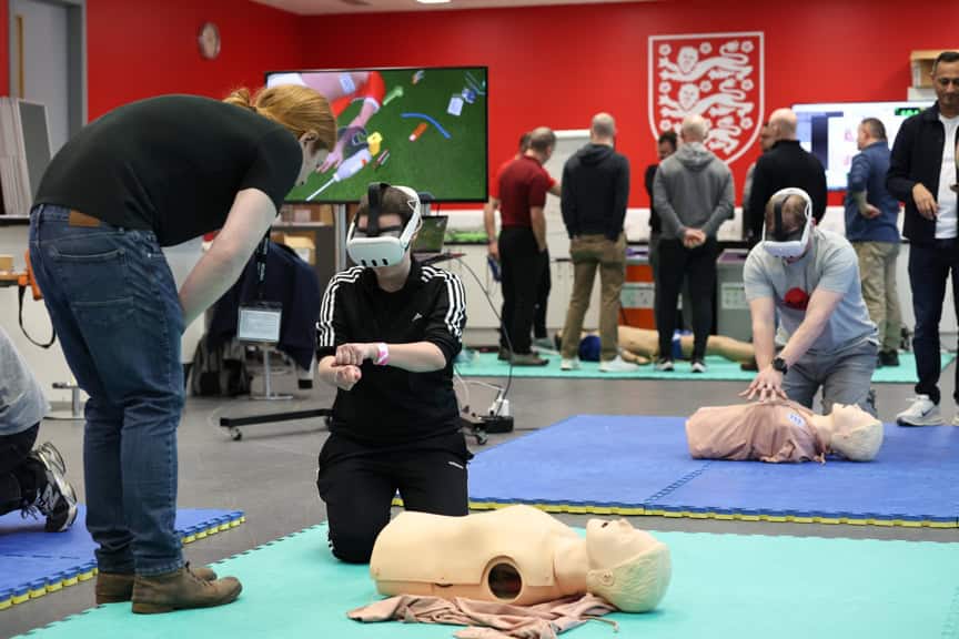 SportsInsightUK's tweet image. England #Football Learning is set to enhance its medical #education provision from March with the introduction of virtual reality (VR) technology into CPR training. is.gd/jQbP3J #CPRTraining #Resuscitation #SportsMedicine #VirtualReality #EmergencyResponse #firstaid
