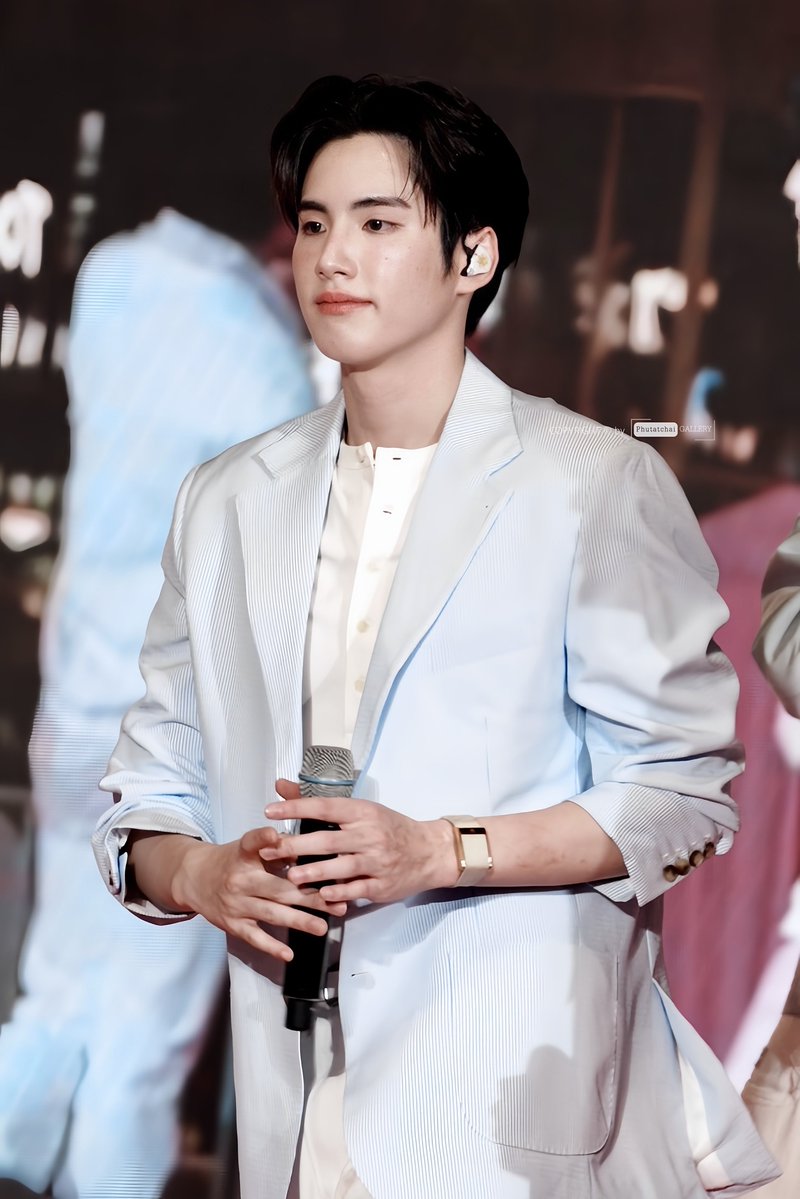 Take over.

#PHUTATCHAI 
#FinelineHappinessUnlockxBUS
#FinelinexBUS
#PHUgalleryTH