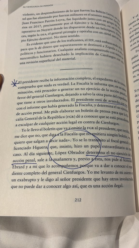 🚨 Miren lo que revela Julio Scherer en Ni Venganza ni Perdón (y creo que ni él mismo dimensiona la gravedad de lo que cuenta)…

Escribe que el presidente López Obrador determinó el no ejercicio de la acción penal en favor del general Cienfuegos.

Es brutal. El Presidente