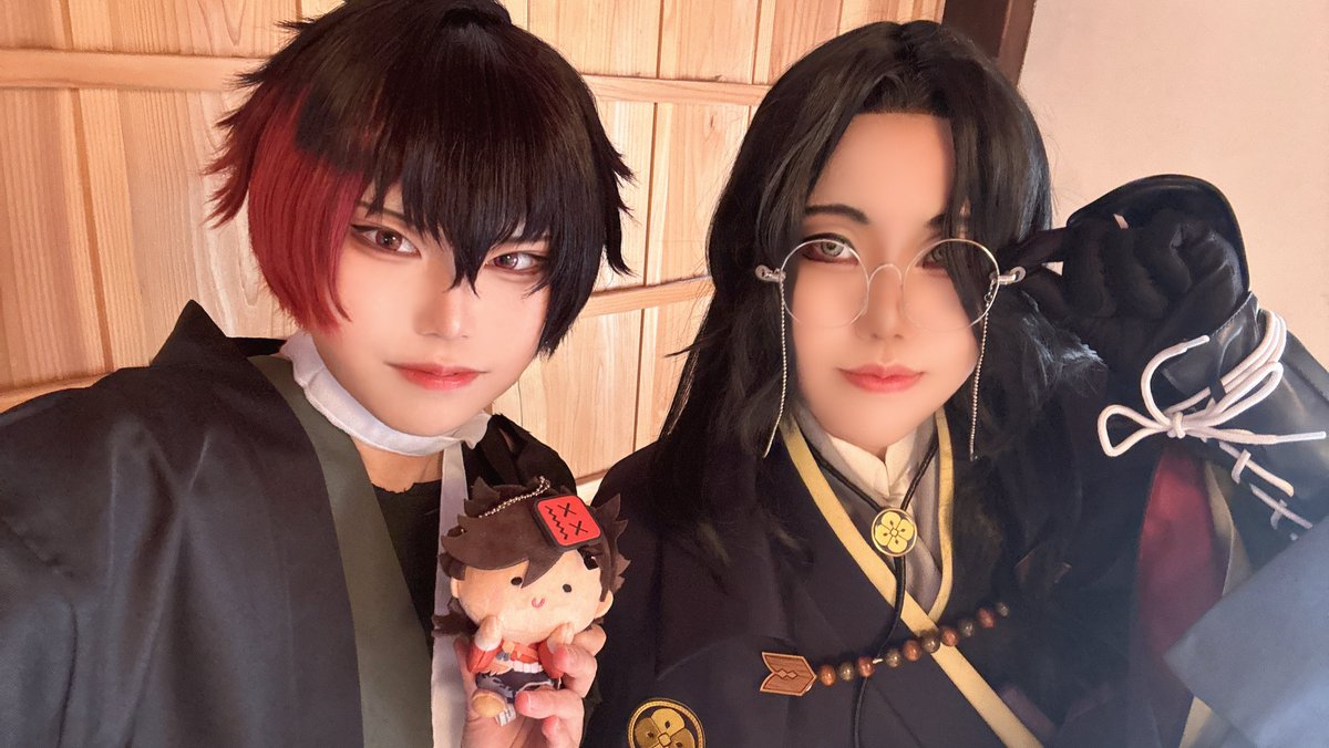 ぶんとさwithんまほっぺ陸奥守のスリーショットを見てください。かわいい。
 #ちだ本丸in宴会0214