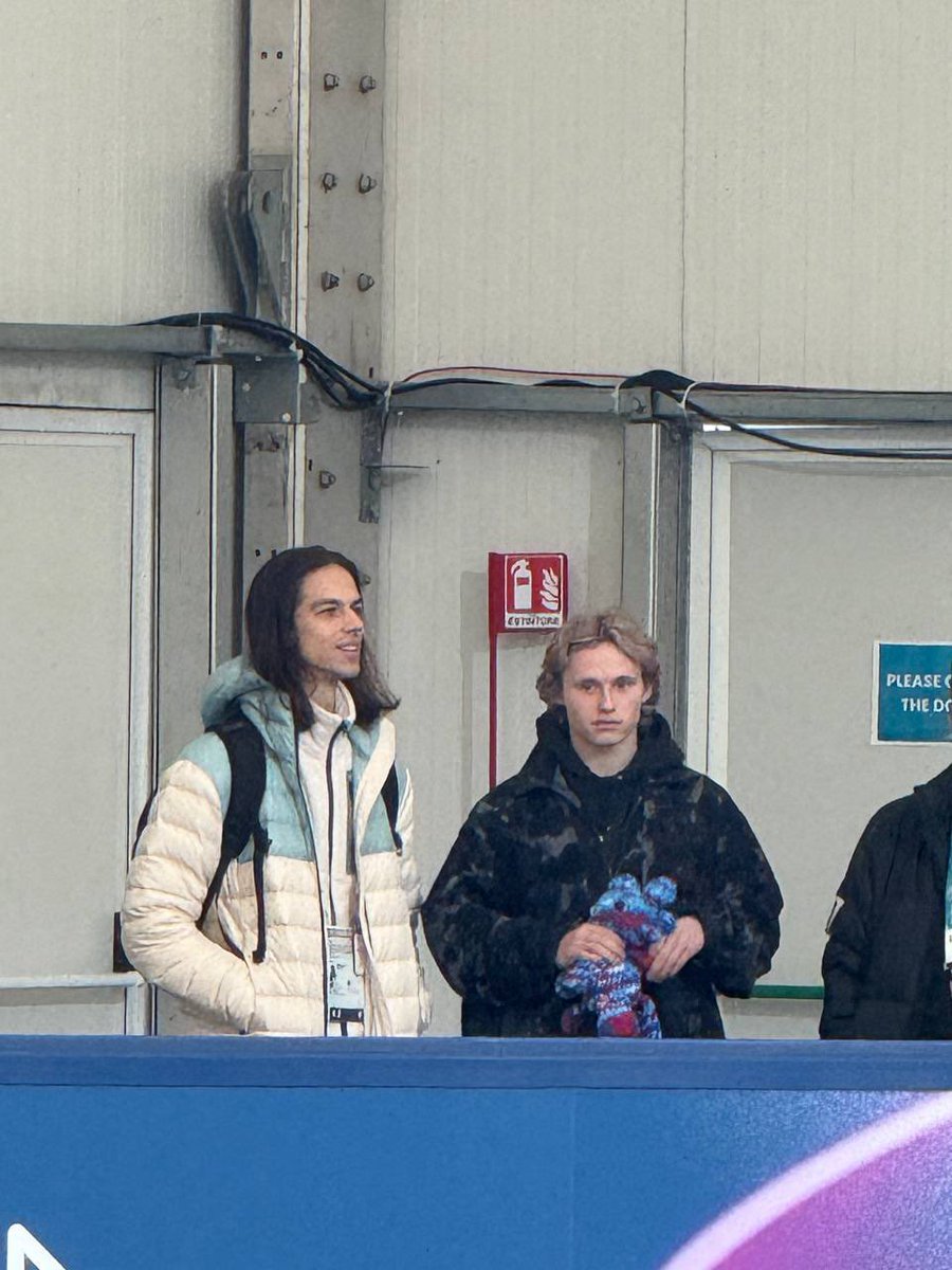 пиздец даже твиттер лег…. their power