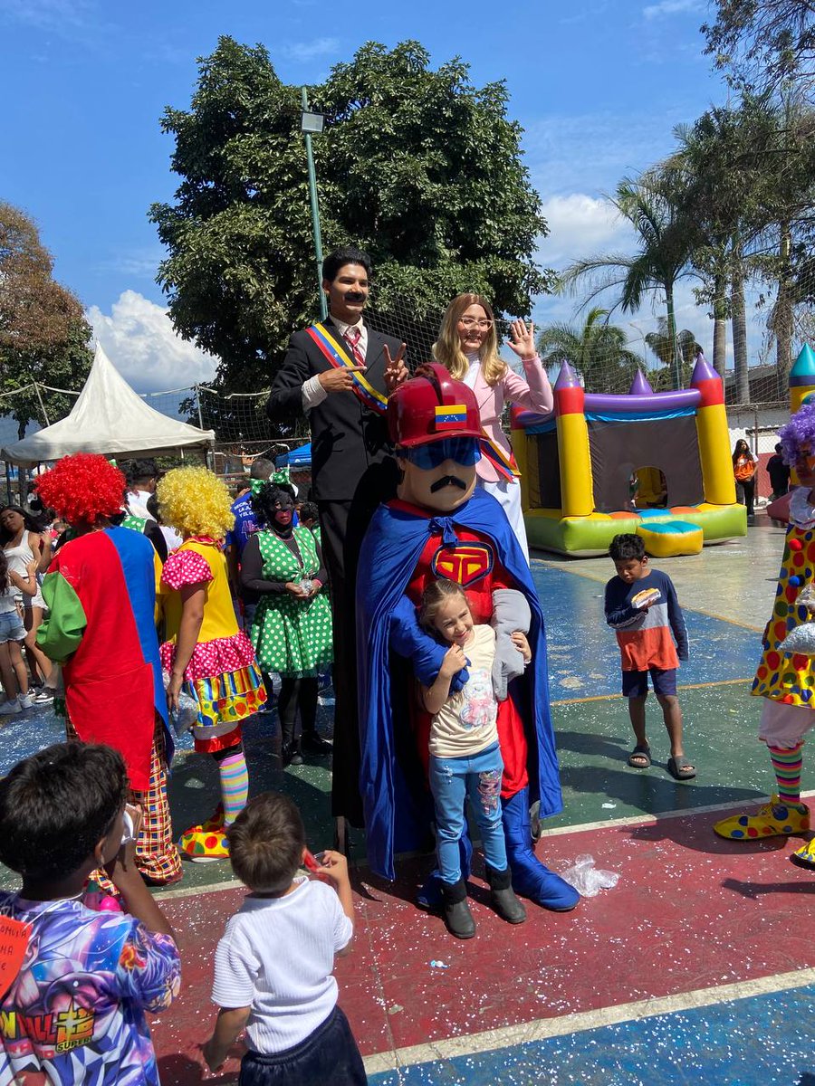 🔴 Ustedes siempre estarán Presentes, seguimos su legado en cada Rincón de Venezuela

Ustedes Volverán, Su Pueblo Los Extraña 👉✌️