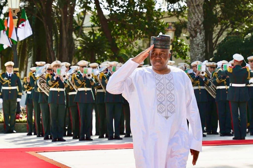 mahamadoudix's tweet photo. le Président de la République du Niger, Chef de l’État, le Général d’Armée Abdourahamane Tiani, a été reçu au Palais d’El Mouradia par son homologue algérien, Son Excellence Abdelmadjid Tebboune. https://t.co/yX845t8V5H