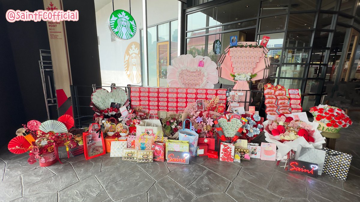 🌜️Good night for everyone of MingEr,Good night <a href="/Saint_sup/">Saintsup 🎬</a>
👻🏠️ 🌃✨  🦉 🌲🌳 
MingEr brought a lot of presents for Saint. It's a good day🥰
Thank you for your hard work today💞🫶
#ฝันดีนะเซ้นต์ซุป 🌜️
#Saint_sup  #MingEr ✨  📷´- owner