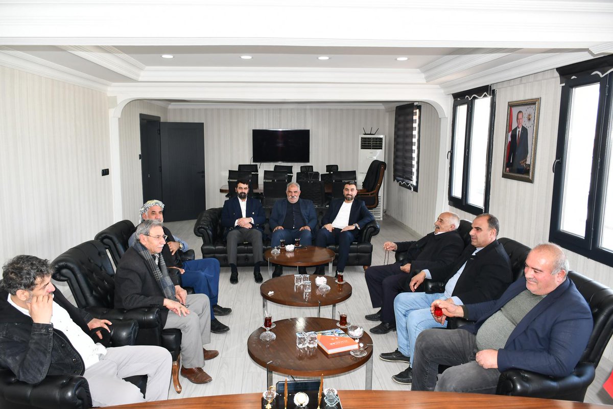 İlçe Başkanlığımızda, İlçe Başkanımız Süleyman Elgün’ü ziyaret eden kıymetli misafirlerimizi ağırladık.

Nazik ziyaretleri ve samimi sohbetleri için kendilerine teşekkür ediyor, birlik ve beraberlik içerisinde ilçemiz için çalışmaya devam ediyoruz.

#SüleymanElgün #AkEyyübiye