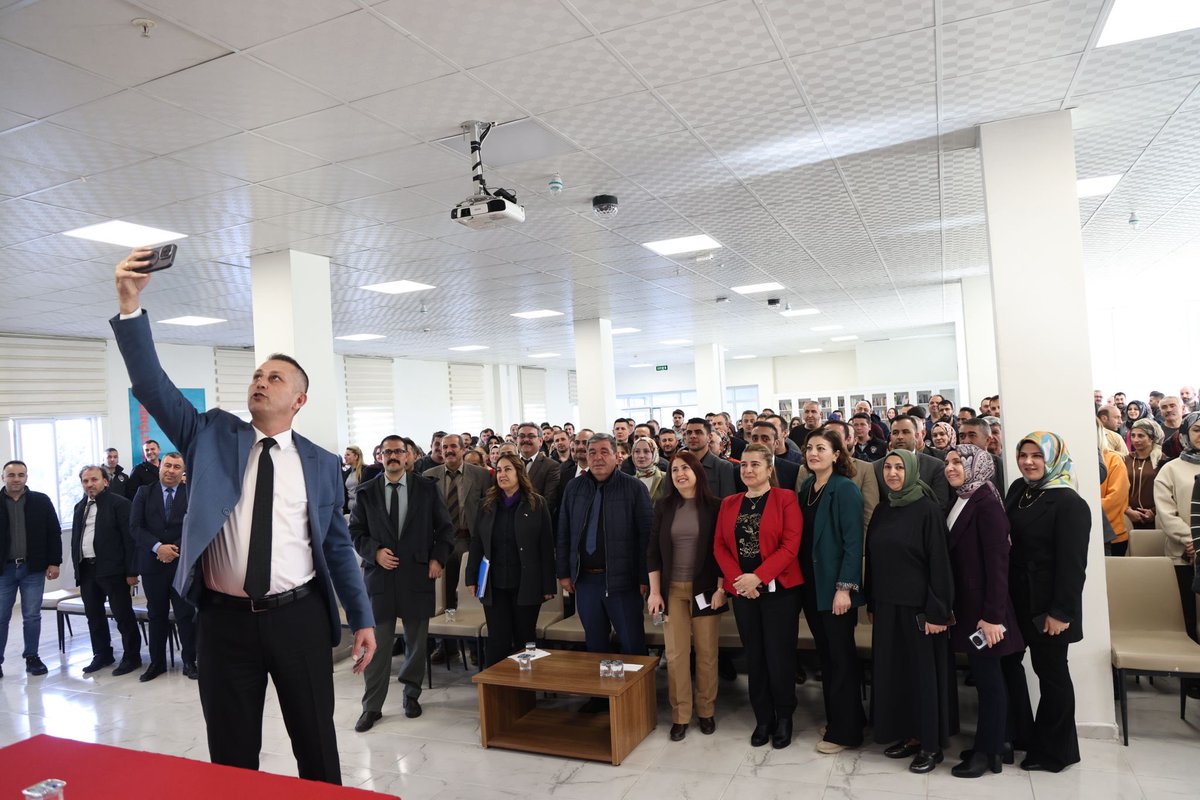 GSB_Nigde's tweet photo. 📍 Fadimana Kız Öğrenci Yurdu’nda Değerlendirme Toplantısı
İl müdürümüz Yüksel Dorul, yurt müdürlerimiz ve değerli personelimizle bir araya gelerek kapsamlı bir istişare toplantısı gerçekleştirdi. https://t.co/k0YLNudcdI