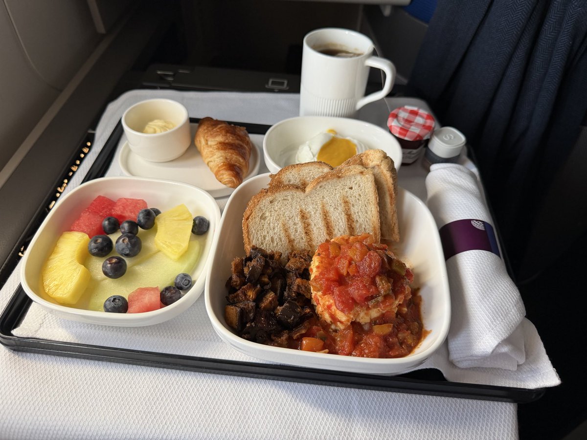 After a 5 hour delay, UA automatically rebooked me, so today’s ride is now a 767-400 nonstop to Newark!