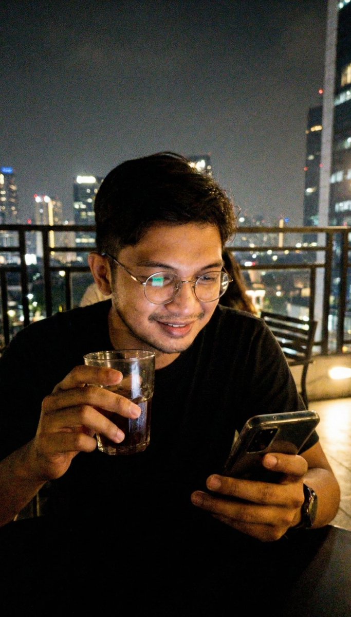 markjusil's tweet photo. Got bored and tried some AI app.
😜😜😜 https://t.co/IrBklvZ7Ke