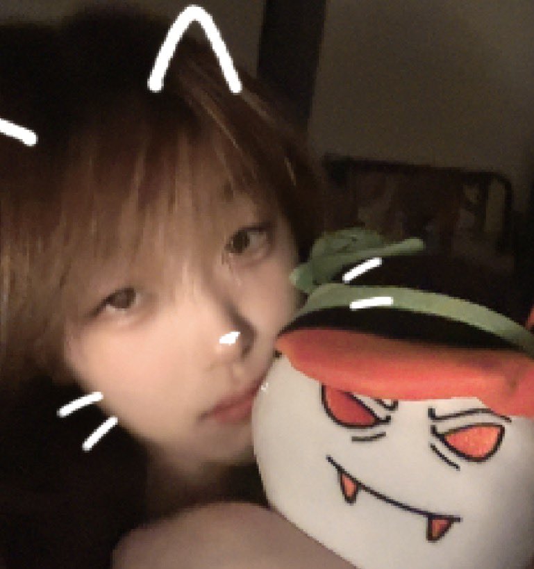 It's from my priv acc but i think i look cute here so ummm
Tw: irl me uhh boo