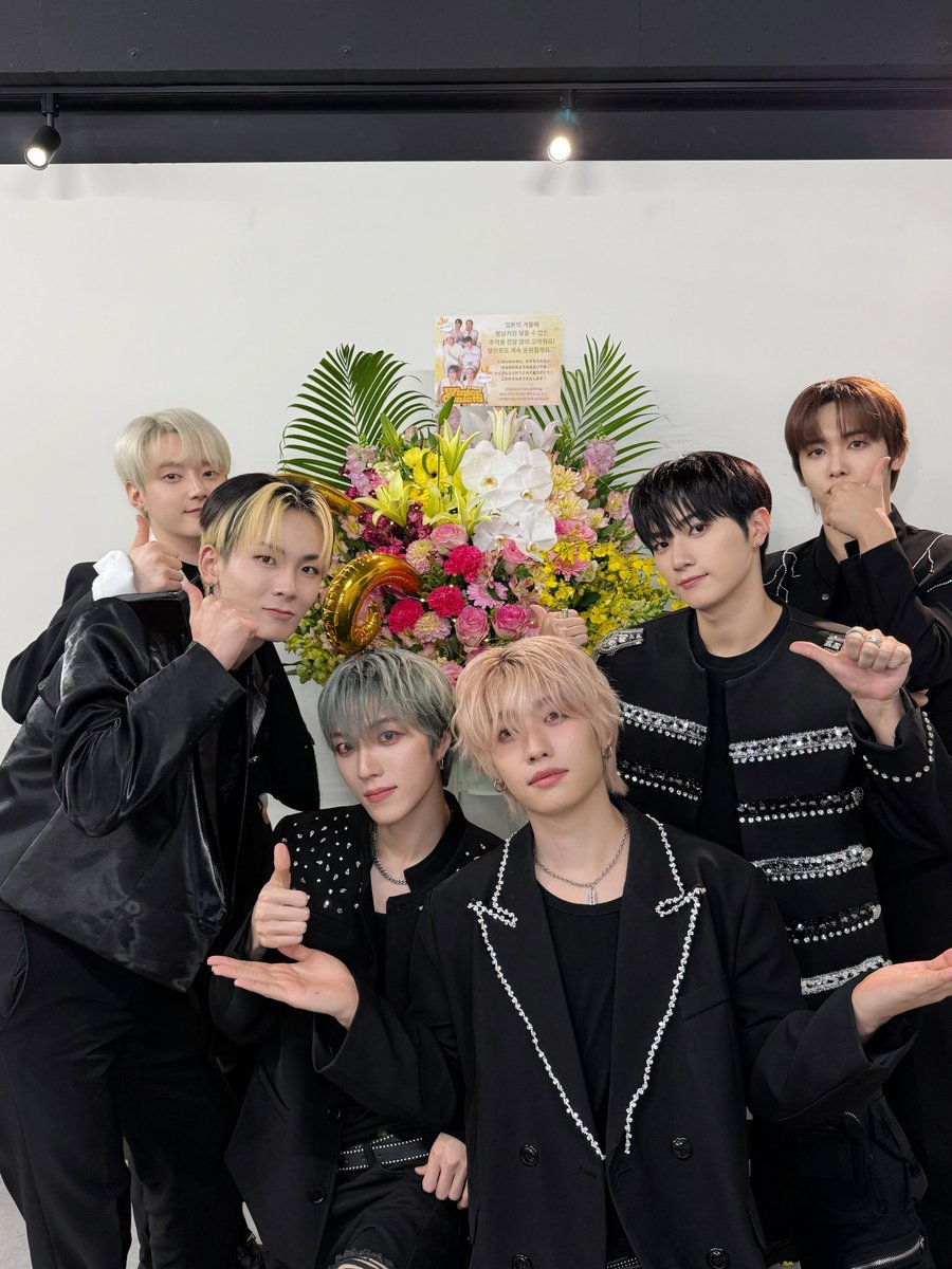 AIMERS_japan's tweet photo. [#AIMERS]

AIMINGからたくさんの愛をもらいました😭愛してます🩷

#AIMERS #에이머스 #エイマス
#AIMERS_1st_FANCONCERT
#WinterConfetti https://t.co/9UkTQXncae