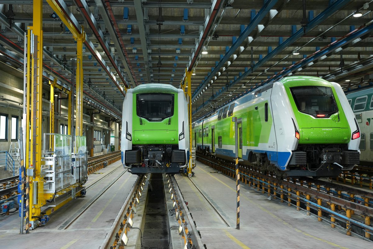 OfficialTrenord's tweet photo. Efficienza energetica in movimento: a Milano Fiorenza, il più grande impianto manutentivo d'Italia, Trenord accelera sulla sostenibilità. 🚉⚡️

I risultati dell'intervento su 7.000 punti luce:
📉 -16% consumi totali del sito vs 2024 🔋
380.000 kWh risparmiati/anno (= 130 famiglie)
💡 Risparmio fino al 50% con gestione autonoma

Un impegno concreto del nostro Piano di Sostenibilità che raccontiamo in occasione di #MilluminoDiMeno.
#CaterpillarRaiRadio2 @raiplaysound 

#Trenord #EnergyEfficiency #Sostenibilità #GreenMobility