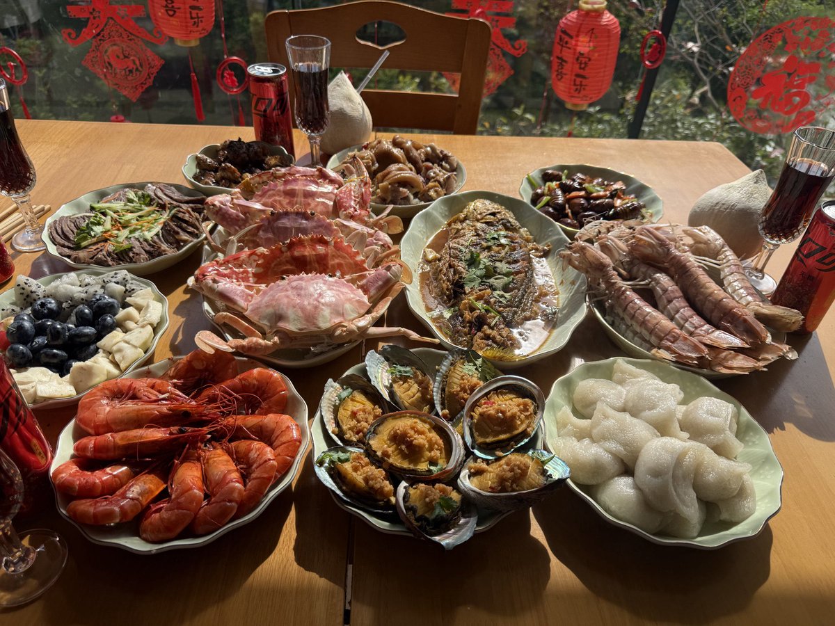 묭이 좋아하는 갑각류 가득 메뉴라 사랑이 넘쳐서 가슴 뜨끈해짐 ㅠ 엄빠사랑 가득받는 아들래미묭 ㅠ