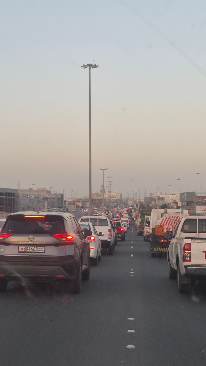 impsk1's tweet photo. Shaikh Jaber A. Al Subah Hwy is experiencing significant traffic congestion, causing daily delays for commuters. Urgent action is needed to alleviate this issue @moi_bahrain #bahrain https://t.co/2kagh8Velp