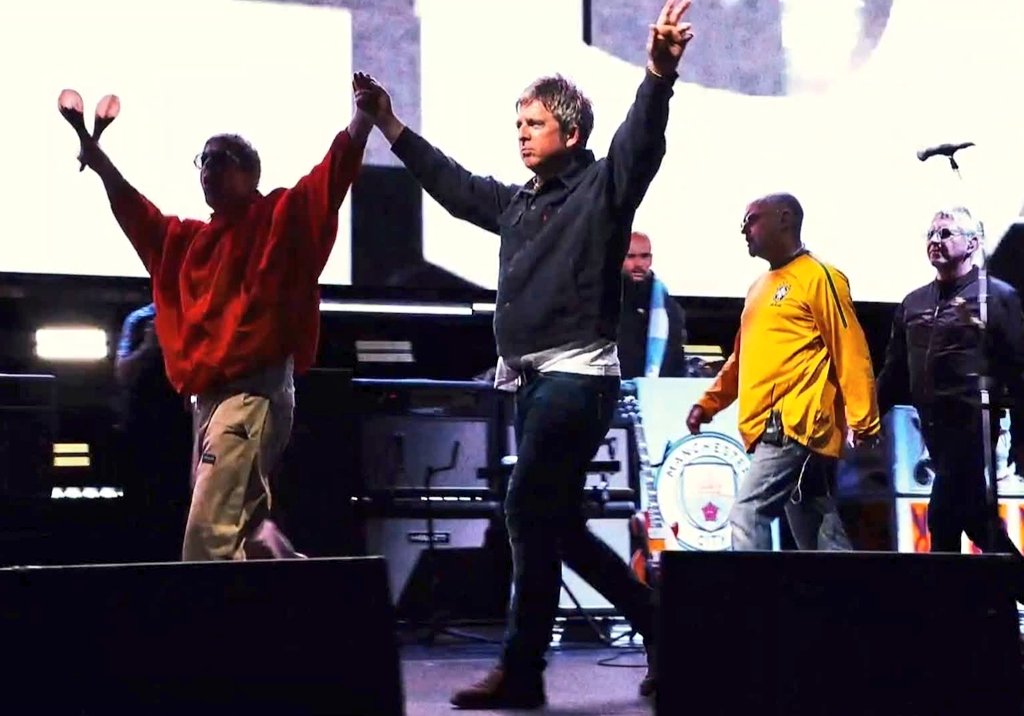 Oasis World Fan Page tweet media