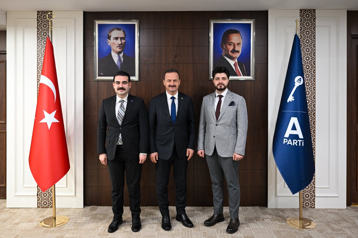 Kurucular Kurulu Üyemiz Sayın Ahmet Murat Hatabay, Partimizin Kuruluşundan bu yana sürdürdüğü Genel Merkez Gençlik Kolları Başkanlığı görevini Sayın Kadir Koray Küçükali’ye devretmiştir. 

Kıymetli başkanımıza, bugüne kadar göstermiş olduğu katkılar için teşekkür ederiz.

Devir