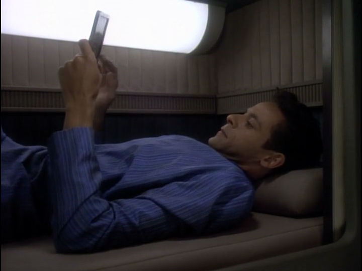 Dr. Bashir reading his Kindle before bed used to look almost incomprehensible. Like, sure, he's holding a big medical textbook in his hand without any strain on his wrist and has probably got another hundred such books and journals on there he just downloaded a minute ago. Okay.