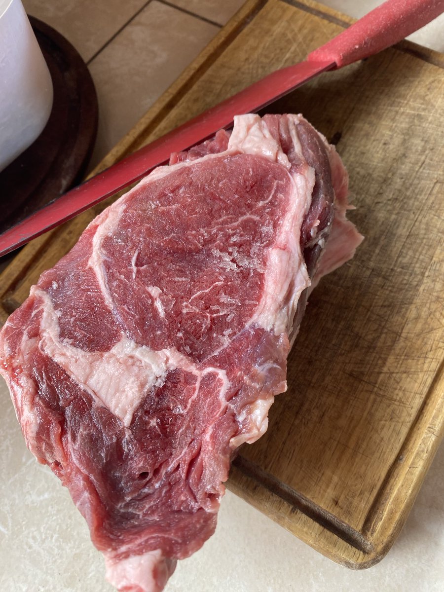 kohn_federico's tweet photo. Acerca del precio de la carne vacuna en Argentina, va hilo,1:el precio lo genera en menor medida la demanda internacional (sólo el 30% del market share) 2: la suba del precio está ligada a la liquidación de vientres que comenzó en la década K( datos objetivos) tenemos menos vacas https://t.co/vii4rFLmfV