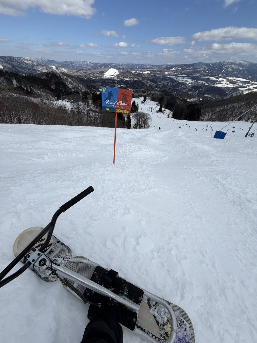 tkhr_oguri's tweet photo. ダイナランドのテレインパーク1本撮り📹
全部決め切るの難しくて楽しい！

パークを滑った後にバンクやサーフライドエリアあるのも最高🏄

@dynaland 

#スノースクート #snowscoot https://t.co/PfDOT7FFDN