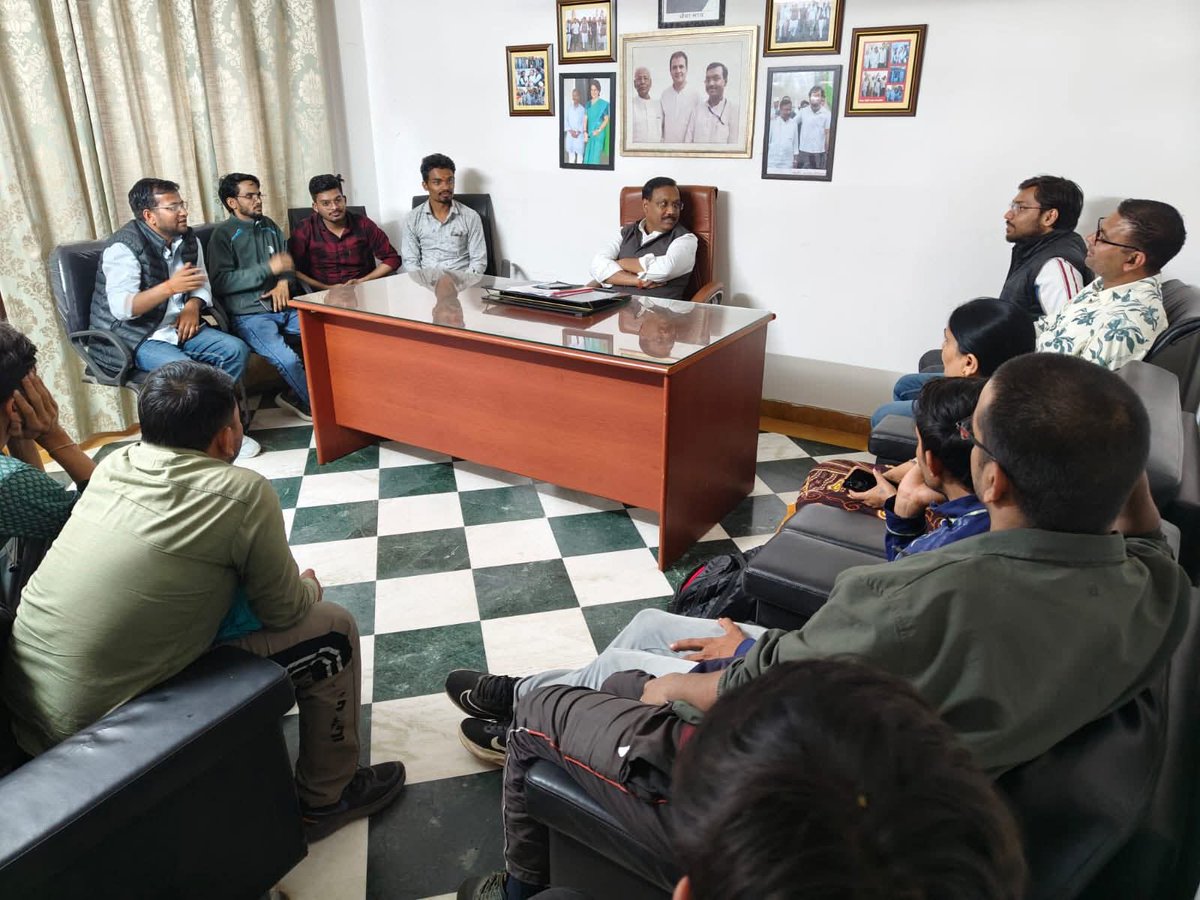 आज CWC मेंबर <a href="/Kamleshwar_INC/">Kamleshwar Patel</a> जी से 27% ओबीसी आरक्षण को लेकर मुलाकात हुई।
उन्होंने 13% होल्ड अभ्यर्थियों का मुद्दा राष्ट्रीय लेवल में उठाने का आश्वासन दिया।

लेकिन सवाल सीधा है—सर्वदलीय बैठक में सीएम <a href="/DrMohanYadav51/">Dr Mohan Yadav</a> जी ने 27% आरक्षण का वादा किया था। डंके की चोट पर घोषणा हुई थी।