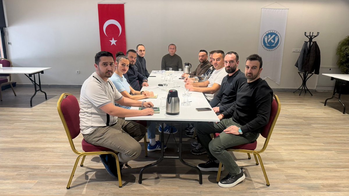 Sağlık Kültür ve Spor Daire Başkanlığına bağlı Kültür ve Spor Şube Müdürlüğü personelinin katılımıyla Bahar Döneminde yapılacak kültürel ve spor etkinliklerinin planlaması yapılarak, müdürlük bünyesindeki diğer işlerle ilgili bilgi alışverişinde bulunuldu.