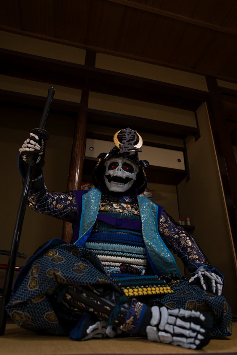 「武家屋敷の主」
死して尚、屋敷の主として座り続ける骸。
今もただそこに在り、見守り続けている。

📸：たにさん