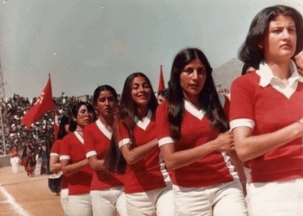 MarxElRojo's tweet photo. El criminal Gobierno de Afganistán prohíbe a las mujeres asistir a cualquier tipo de centro educativo.

Es conveniente ver las imágenes del Afganistán libre entre 1978 y 1987, antes de la intervención de Estados Unidos. https://t.co/daqjnU3JIg