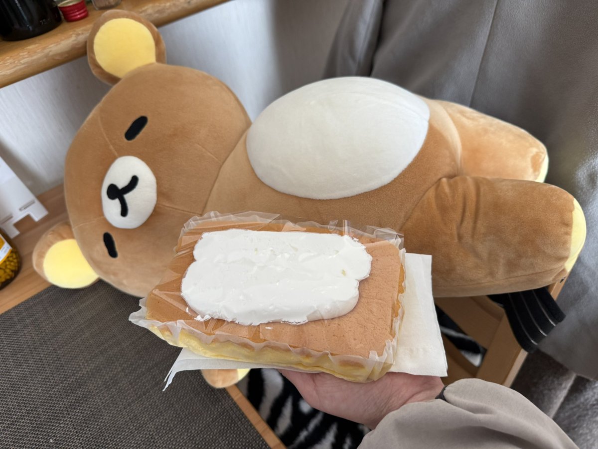 morikuma97's tweet photo. ローソンのふわもち生シフォン、50%増量版をゲット出来ました🐻✨まさにリラックマのお腹🤣並べるとめちゃ可愛い💖笑 https://t.co/IJt3YUyHop