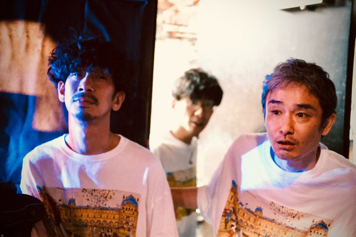 昨日の思い出。
4枚目はアンコール2回目で勝手に俺が廃墟を歌い出した時の３人。最高だな笑