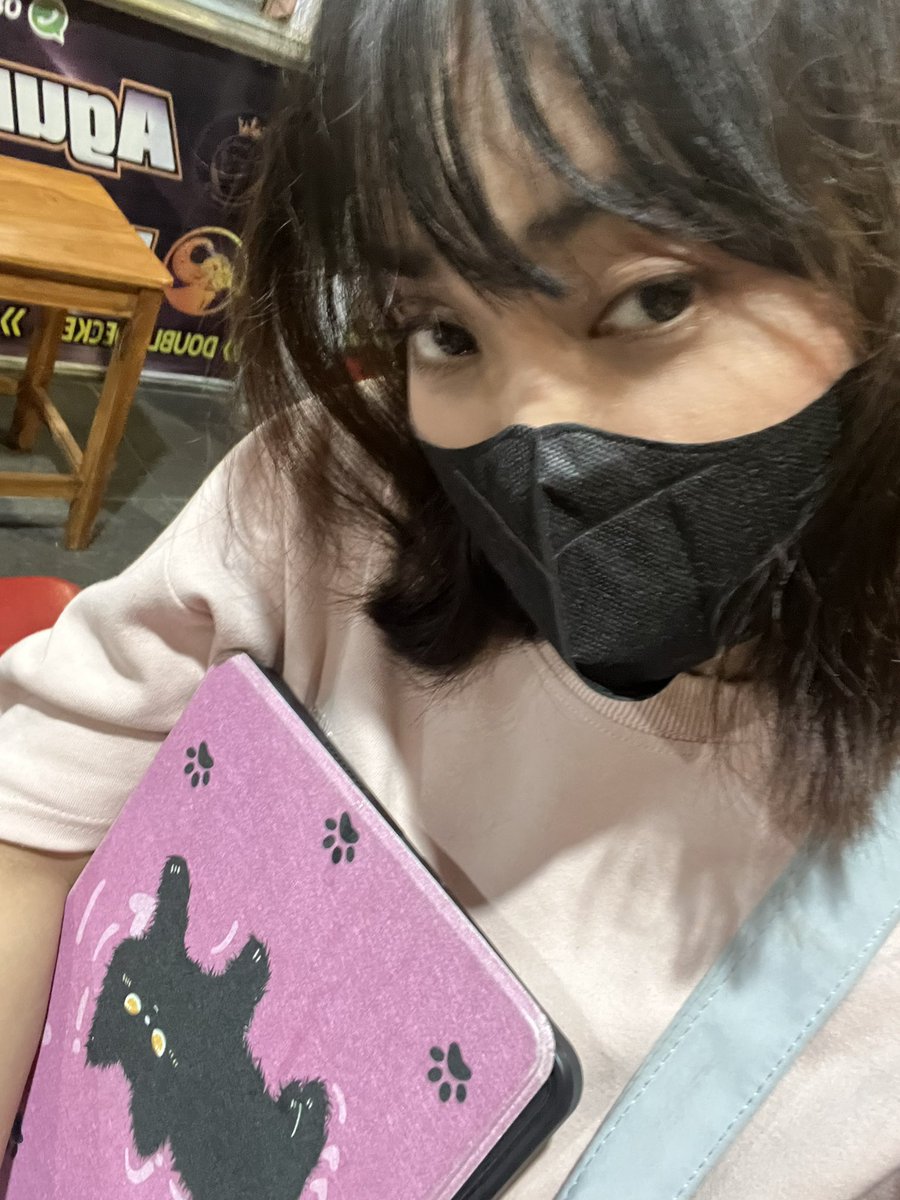 Day 2 di solo udh ditodong, mana pria oslo 🗿

Mata gw emang gtu yakk kebanyakan shift malem 😬