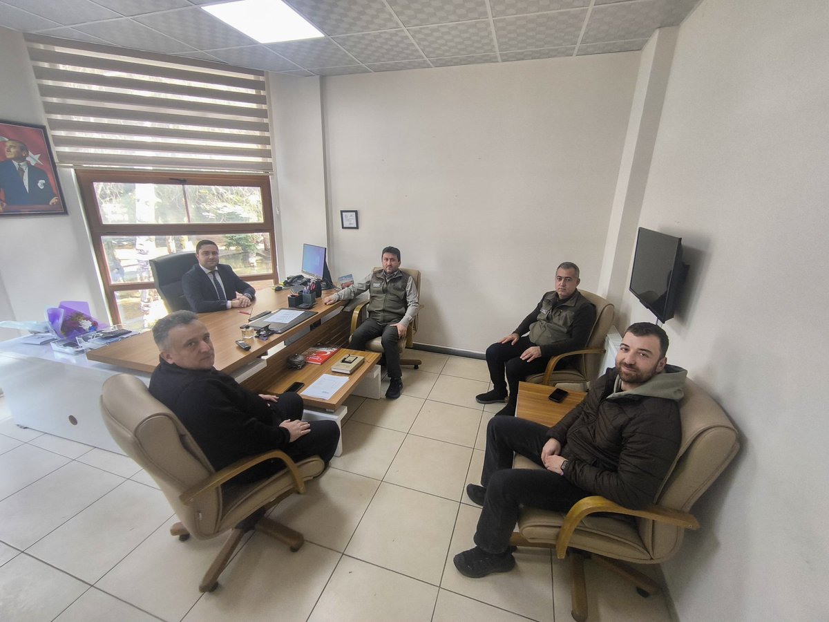 Uludağ Milli Park Müdürlüğü’nde devir teslim töreni gerçekleştirildi. Doğa Koruma ve Milli Parklar (DKMP) 11. Bölge Müdür Yardımcılığı görevine atanan Ekrem Terzioğlu, müdürlük görevini Onur İnan’a devretti.
​Bölge Müdürümüz Hacı Ahmet Çiçek, göreve yeni başlayan Onur İnan’ı