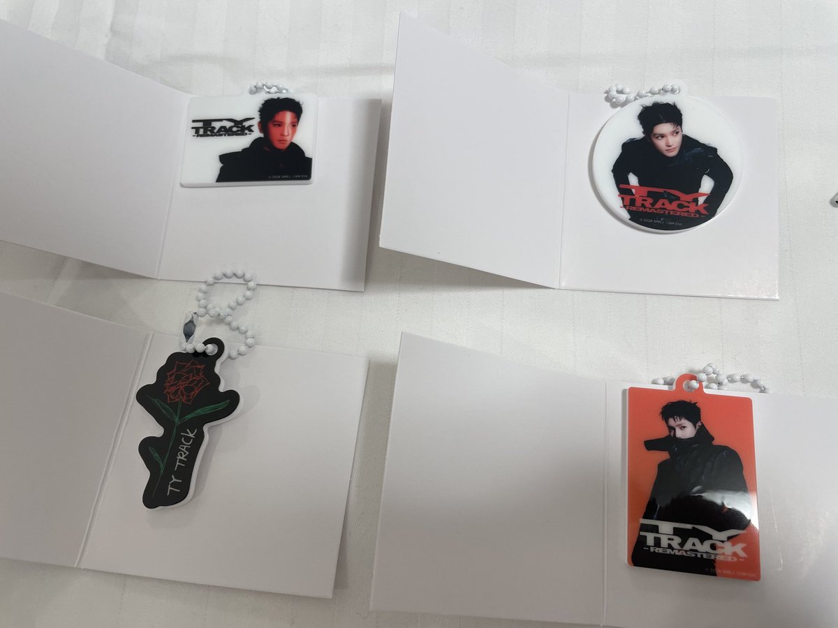 naaco28's tweet photo. 2026 TAEYONG CONCERT <TY TRACK - REMASTERED> in JAPAN テヨン アクキー　ランダム　交換

譲: 画像1枚目

求: 画像2枚目💖
　　又は　買取

明日開演前、もしくは終演後の交換希望です。お気にお声かけください。 https://t.co/tCjGYy1a9x