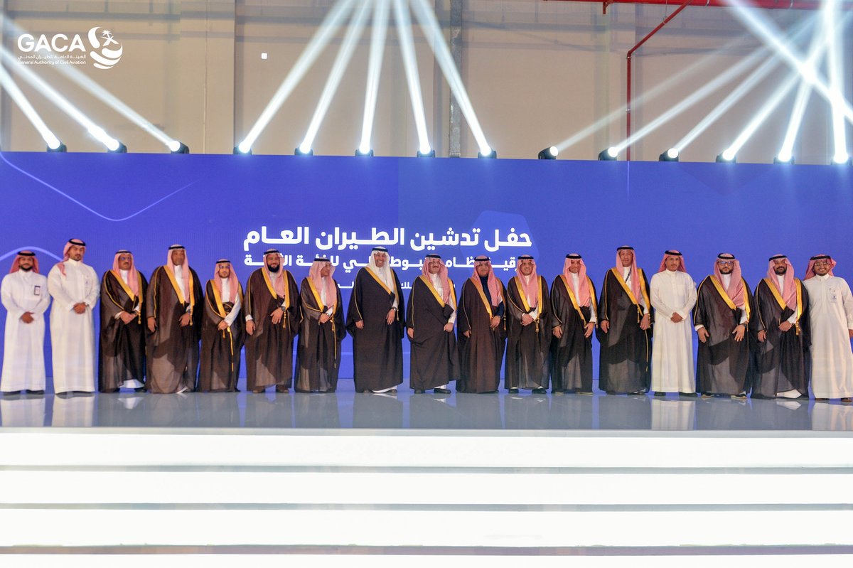 سمو أمير المنطقة الشرقية يدشن مشروعي صالة الطيران العام (الخاص)، وترقية نظام الهبوط الآلي للفئة الثالثة، وذلك في مطار الملك فهد الدولي بالدمام؛ تجسيدًا لمستهدفات #برنامج_الطيران المنبثق عن الإستراتيجية الوطنية للنقل والخدمات اللوجستية، وترسيخًا لمكانة المملكة كمنصة لوجستية