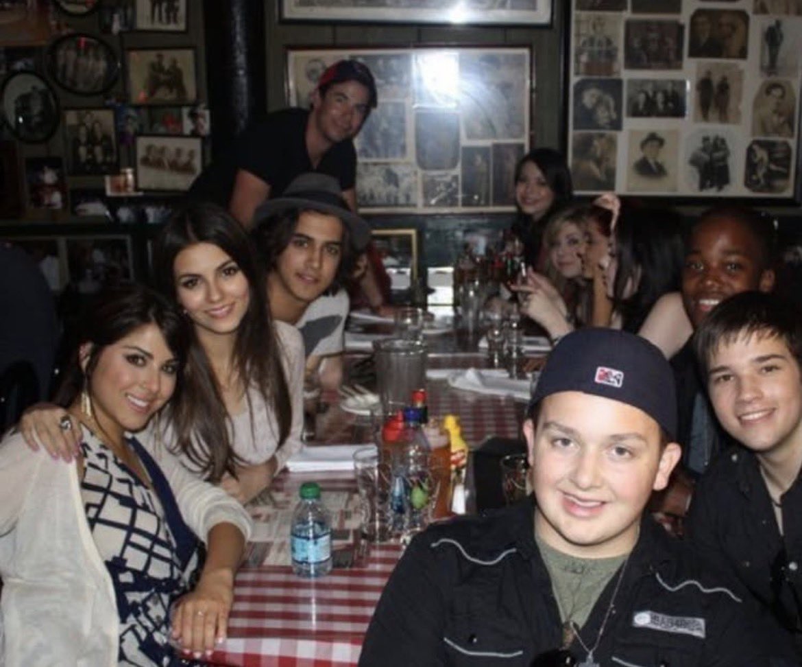 firecosgrove's tweet image. primeiro semestre da faculdade