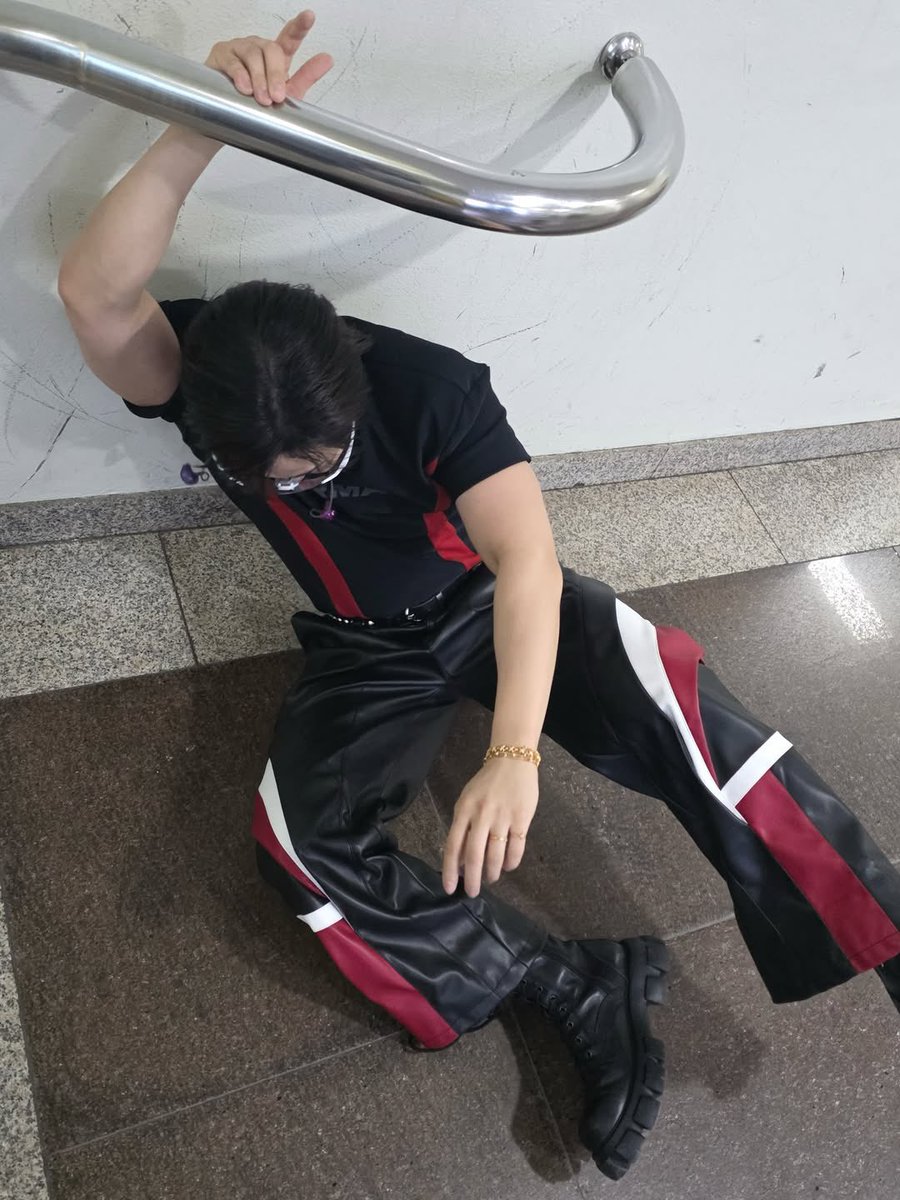 この謎の体勢載せてくれるの嬉しすぎ
ここ入れた一部始終の写真全部STAYに見せたかったんだね~😃💋
入る前か入った後かだけ教えて