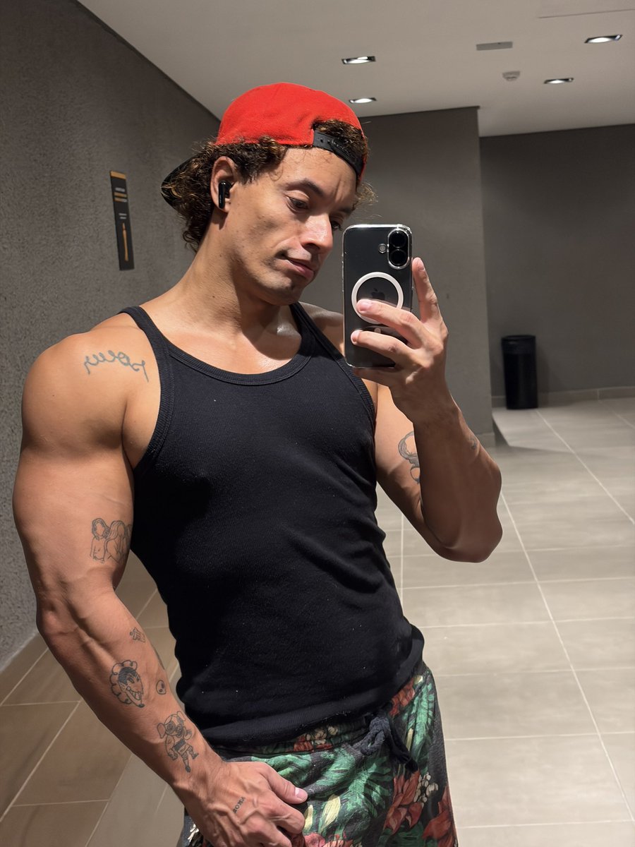 summerboy (@sunnyandcurly_) / Posts / X