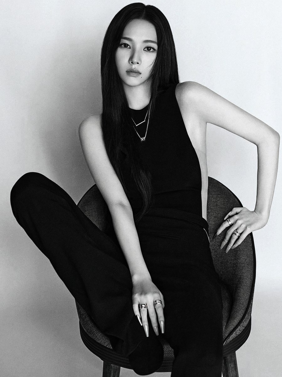 karina pics & loops tweet media