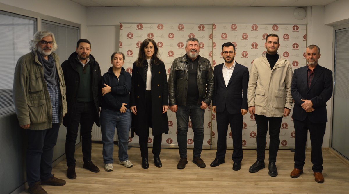 CHP İstanbul İl Başkanlığı'ndan Derneğimize Ziyaret

Cumhuriyet Halk Partisi İstanbul İl İnsan Haklarından Sorumlu Başkan Yardımcısı Selahattin Erbaş ve beraberindeki heyet derneğimizi ziyaret etti. Ziyarette yaptığımız çalışmalar ile ülkemizin ve dünyanın insan hakları gündemi