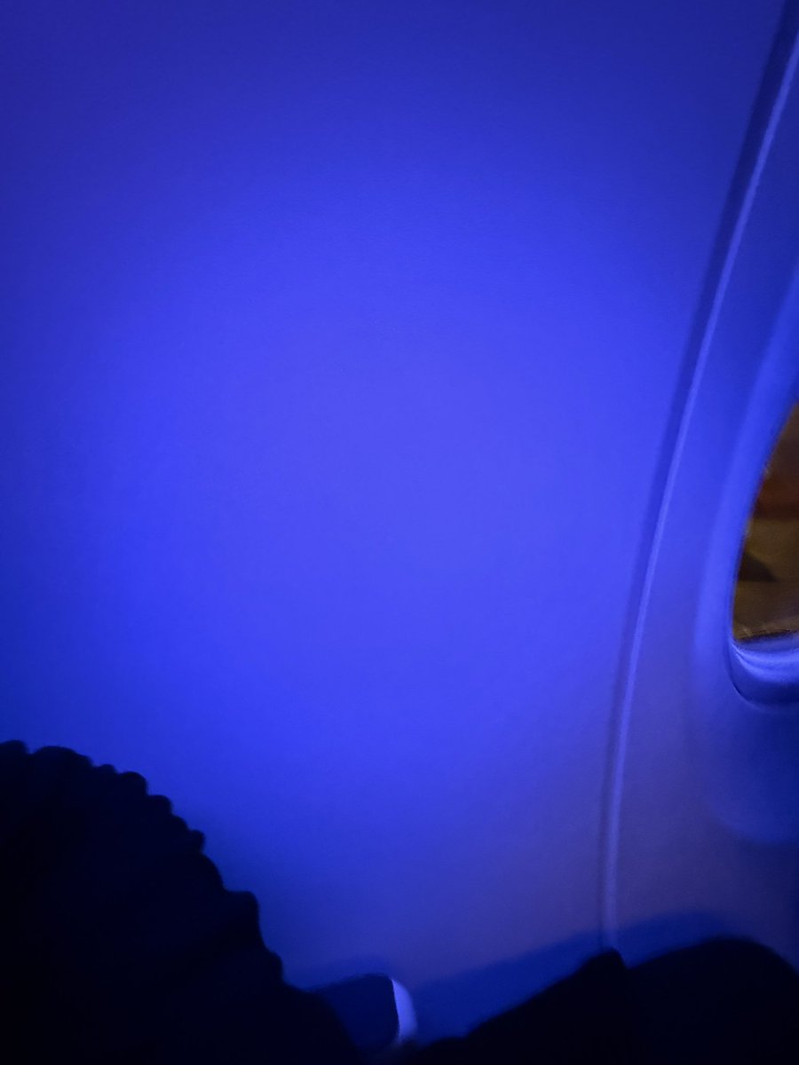 Azedin's tweet photo. @AlaskaAir yall gotta note this on your “window seat” selection! Come on!!! https://t.co/LlM0J1j6N7