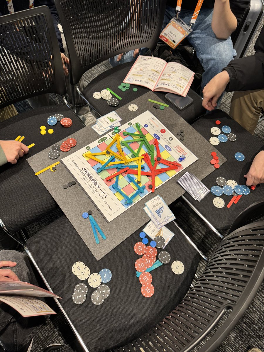 そういえばJANOGでネットワークを学べるボードゲームのBoFがあって同僚が参加したんだけど、ボドゲなのにジェンガ的要素？があって他の人の作ったネットワーク壊すと損害金取られるらしいw社内でルールブック共有されてたけどよく出来てるわ