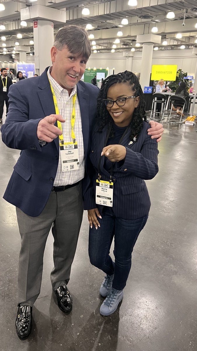 mjpdstudio's tweet photo. 🧵 3/4 Design Responsibility: Great connecting with NASA engineer Jay Yankoff. Whether designing for space or everyday life, the responsibility of the architect remains the same: technology must serve humanity. https://t.co/ZCGaioSIkM